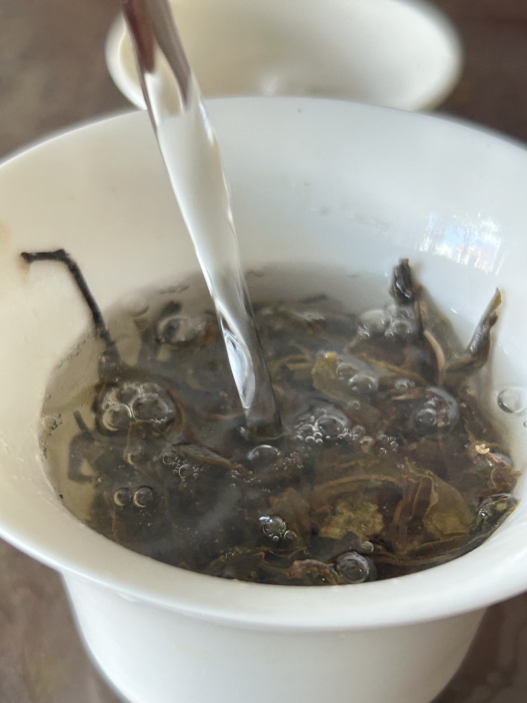 Yunnan Pu'er Tea, China Pu erh raw tea Yunnan deep mountain tea 357 grams per serving - Image 9