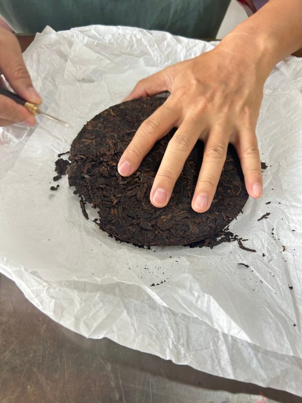 Yunnan Pu'er Tea, China Pu erh tea ripe tea From the deep mountains of Yunnan One serving of 357 grams - Image 2